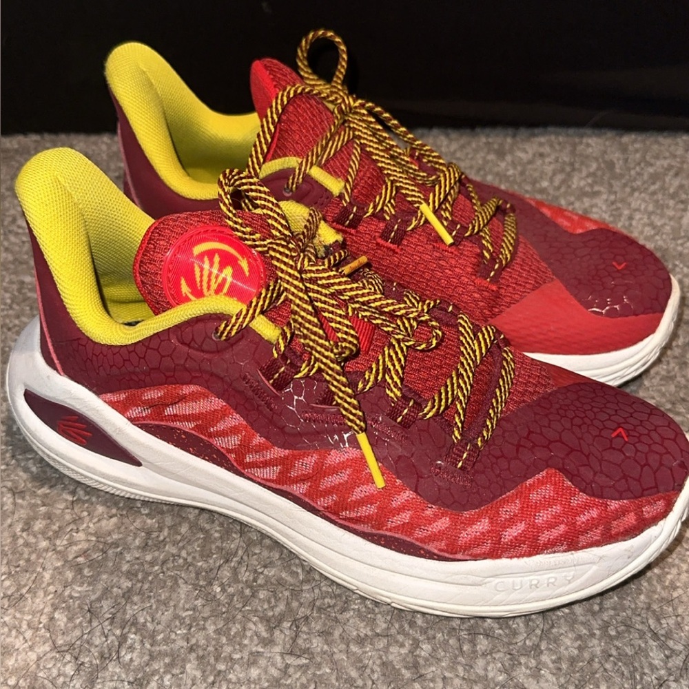 Kids under armor Curry Flow 11 Bruce Lee 4.5y